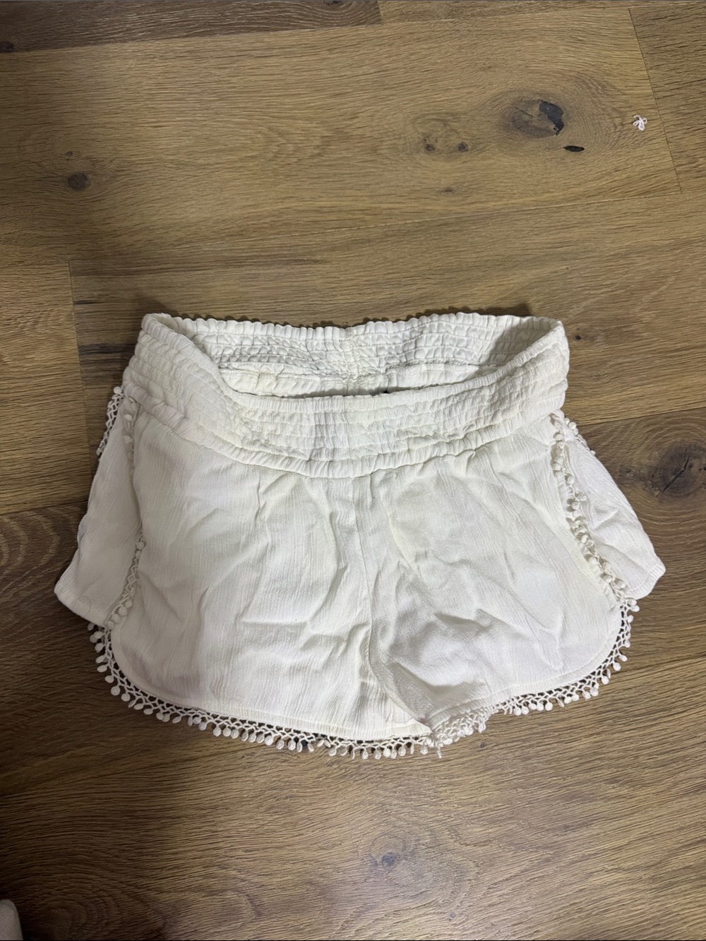Derek Heart Cream Crochet-Trim Elastic Waist Athletic Shorts